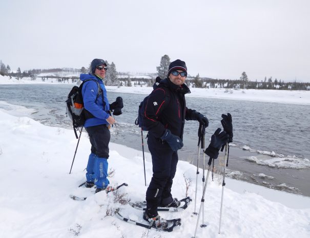 active_travel_west_usa_yellowstone_national_park_winter_small_group_snowshoe_tour (23)